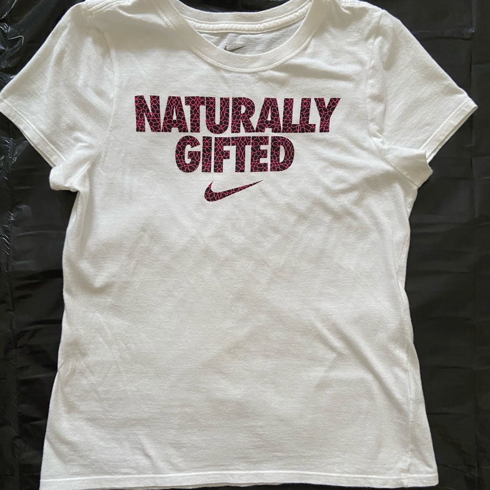 Nike NATURALLY GIFTED White-tee